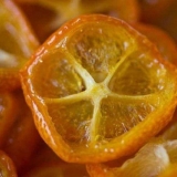 Osušeni kumkvat: kalorije, koristi i štete